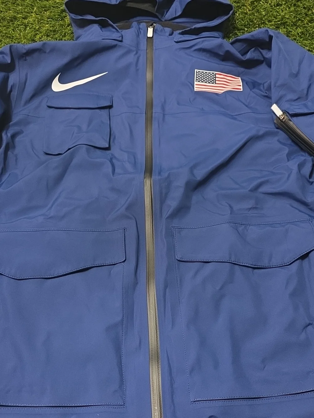 Nike Pro Elite USA Storm-FIT ADV jacket features a full-zip. Size S.